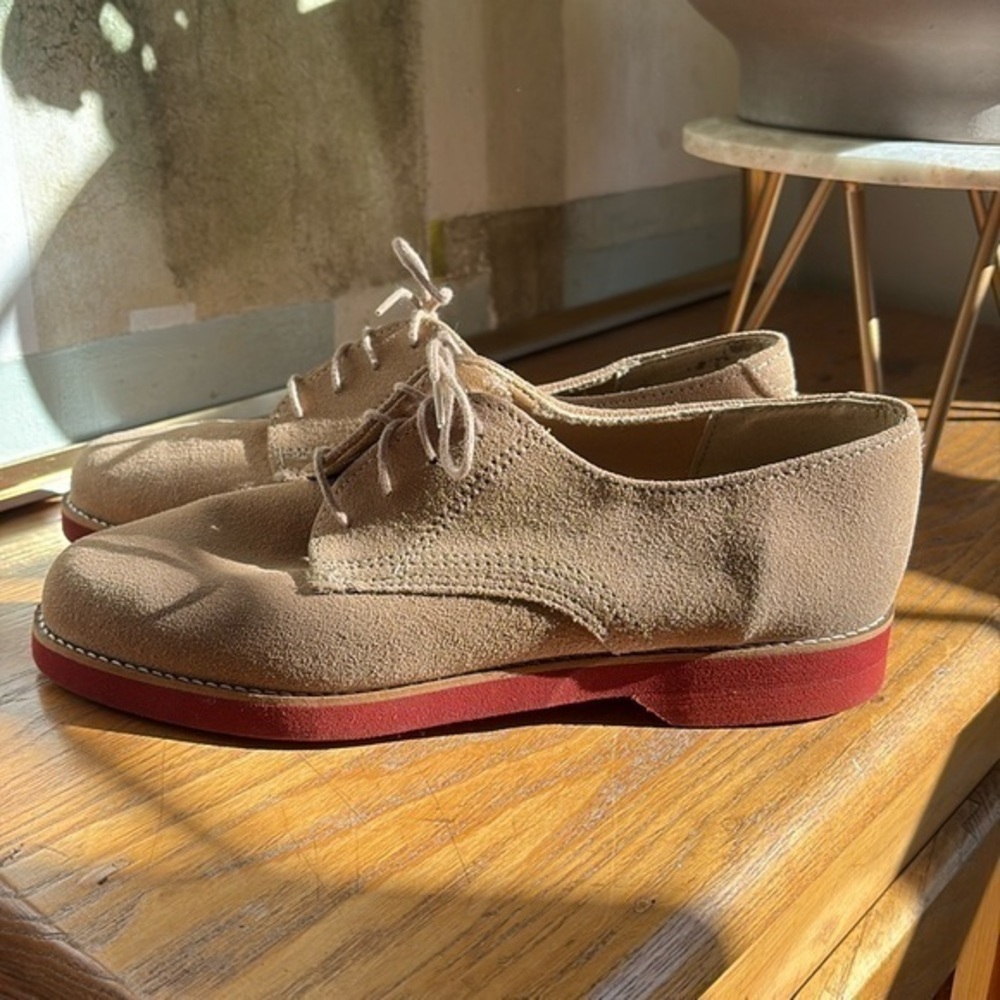 🗑️ White Mountain tan suede lace up Oxford